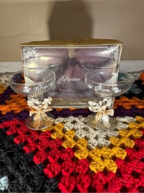 Vintage 1984 Treasure Masters Elegance Bride & Groom Toasting Glasses